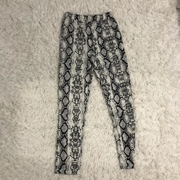 SHEIN White Snakeskin Leggings - Picture 1 of 3